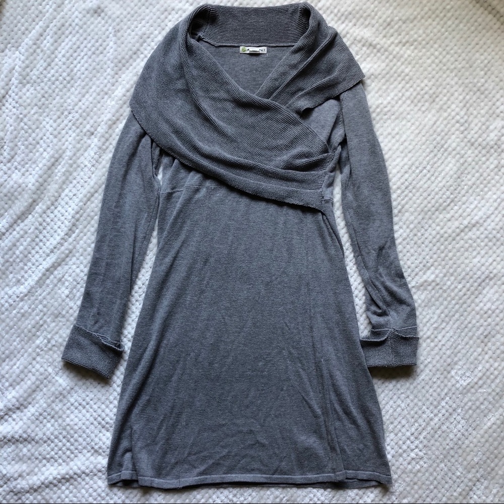 Akini Dress